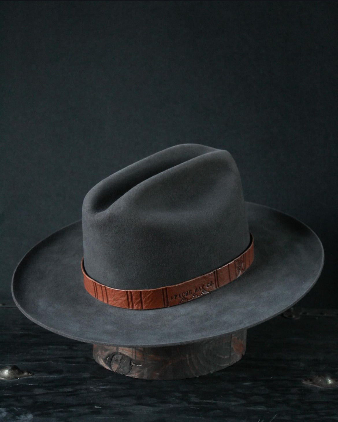 Cattleman crease beaver fedora with 1 of 1 hat band